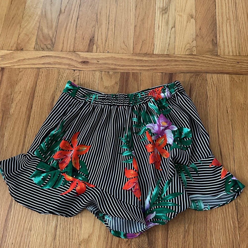 Floral Striped Women's Shorts - Picture 3 of 3